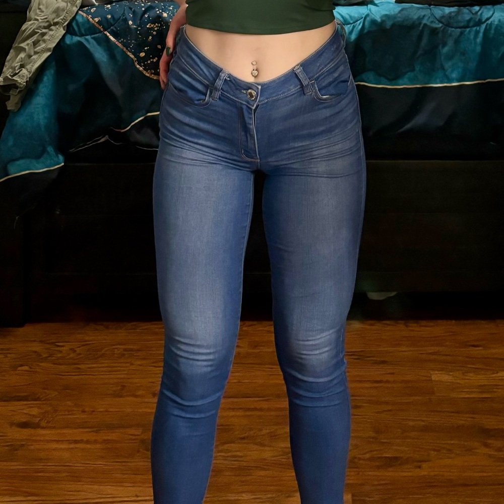 American Eagle Size 4 Super Stretch Skinny Jeans